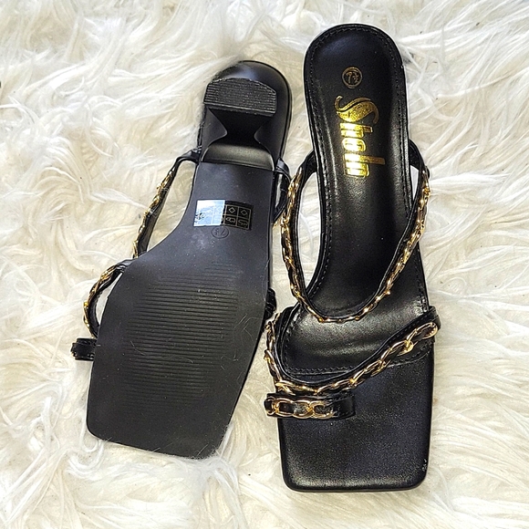 Black & Gold Heels - Picture 2 of 4